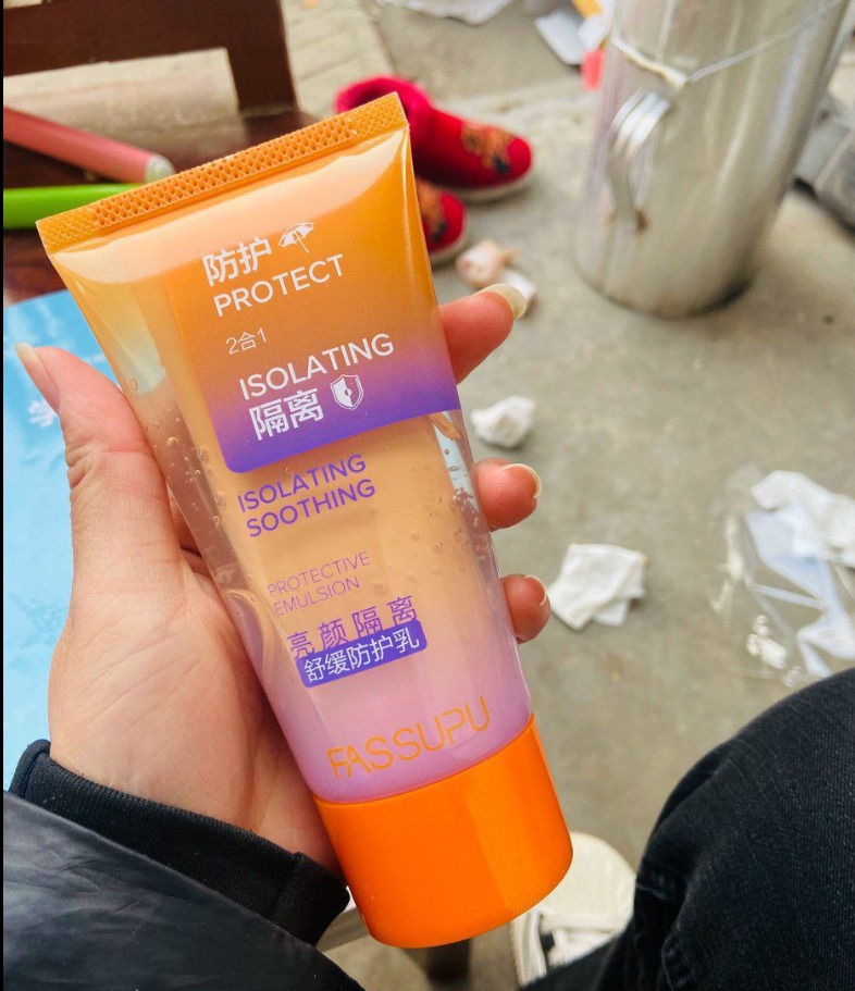 FASSUPU Isolating Soothing Cream 160gm FASSUPU Isolating Soothing Cream 160gm for moisture, sun defence and makeup base